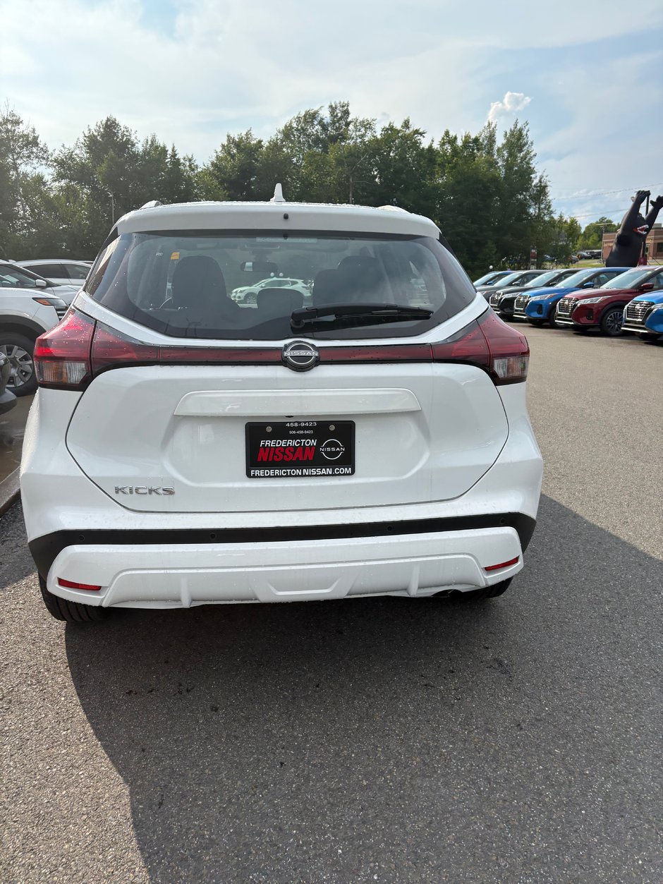 2025 Nissan Kicks Play SV