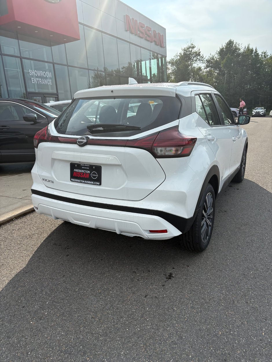 2025 Nissan Kicks Play SV