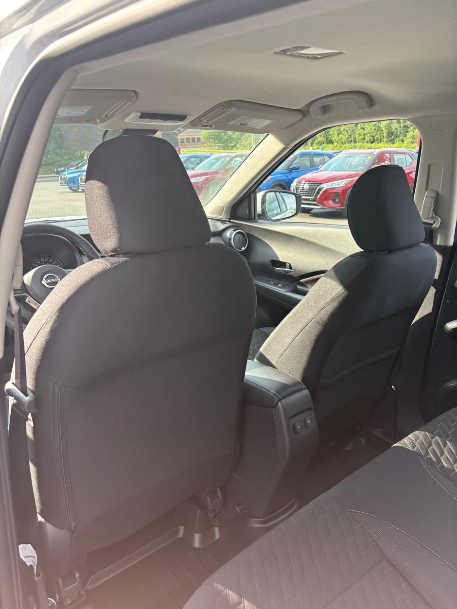 2025 Nissan Kicks Play SV