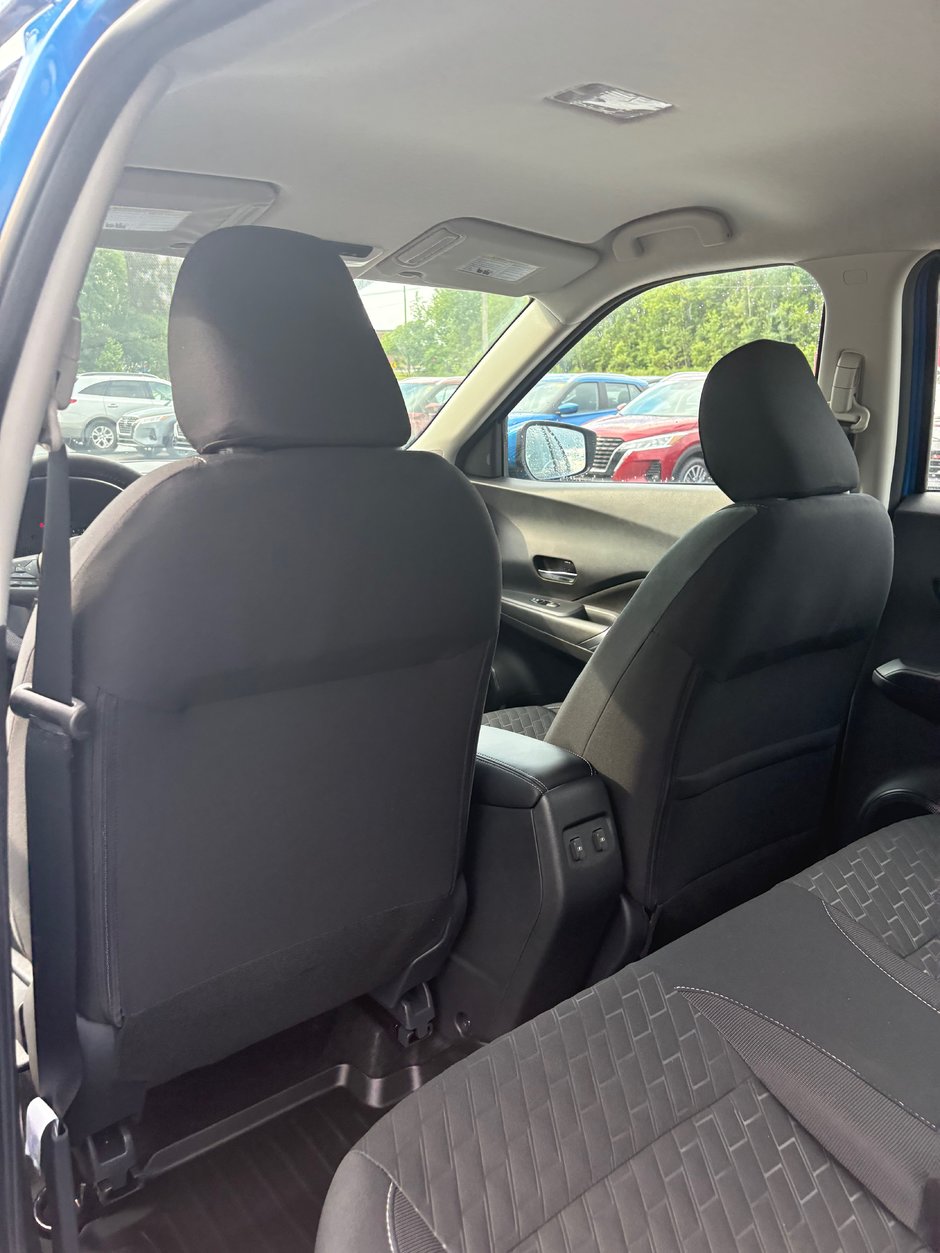 2025 Nissan Kicks Play SV