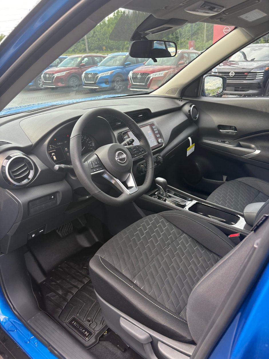2025 Nissan Kicks Play SV
