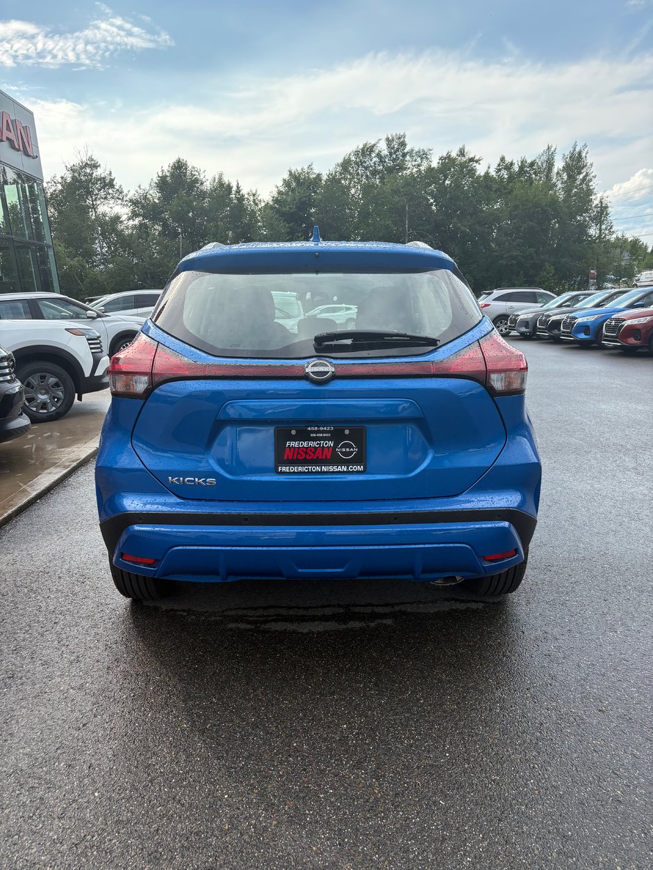 2025 Nissan Kicks Play SV