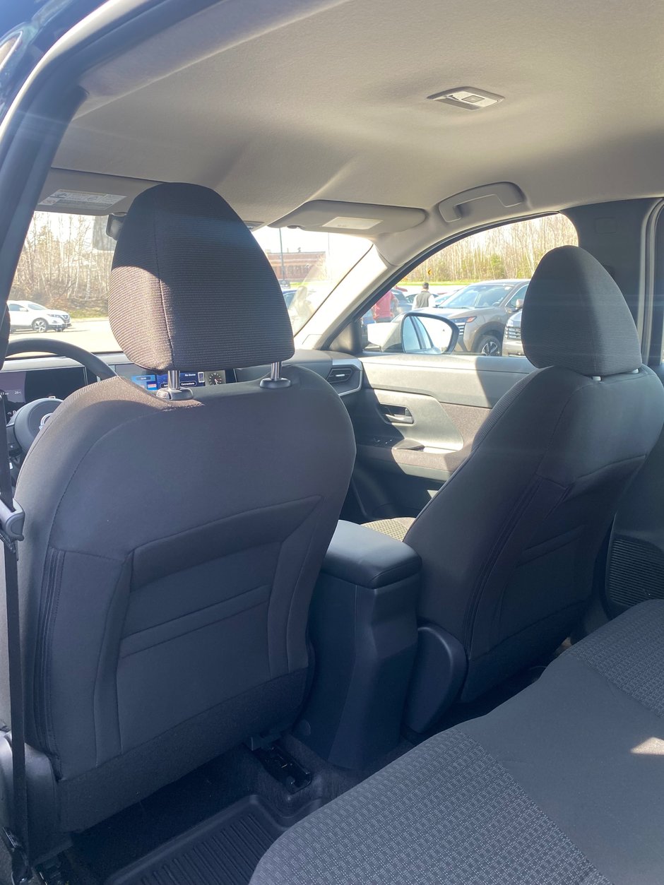 2025 Nissan Kicks S