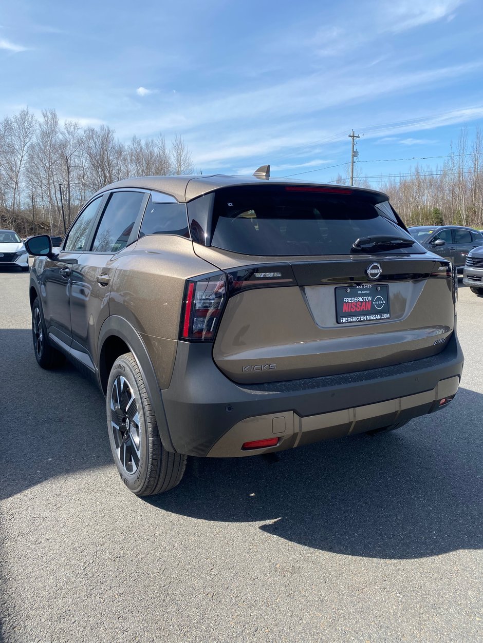 2025 Nissan Kicks SV