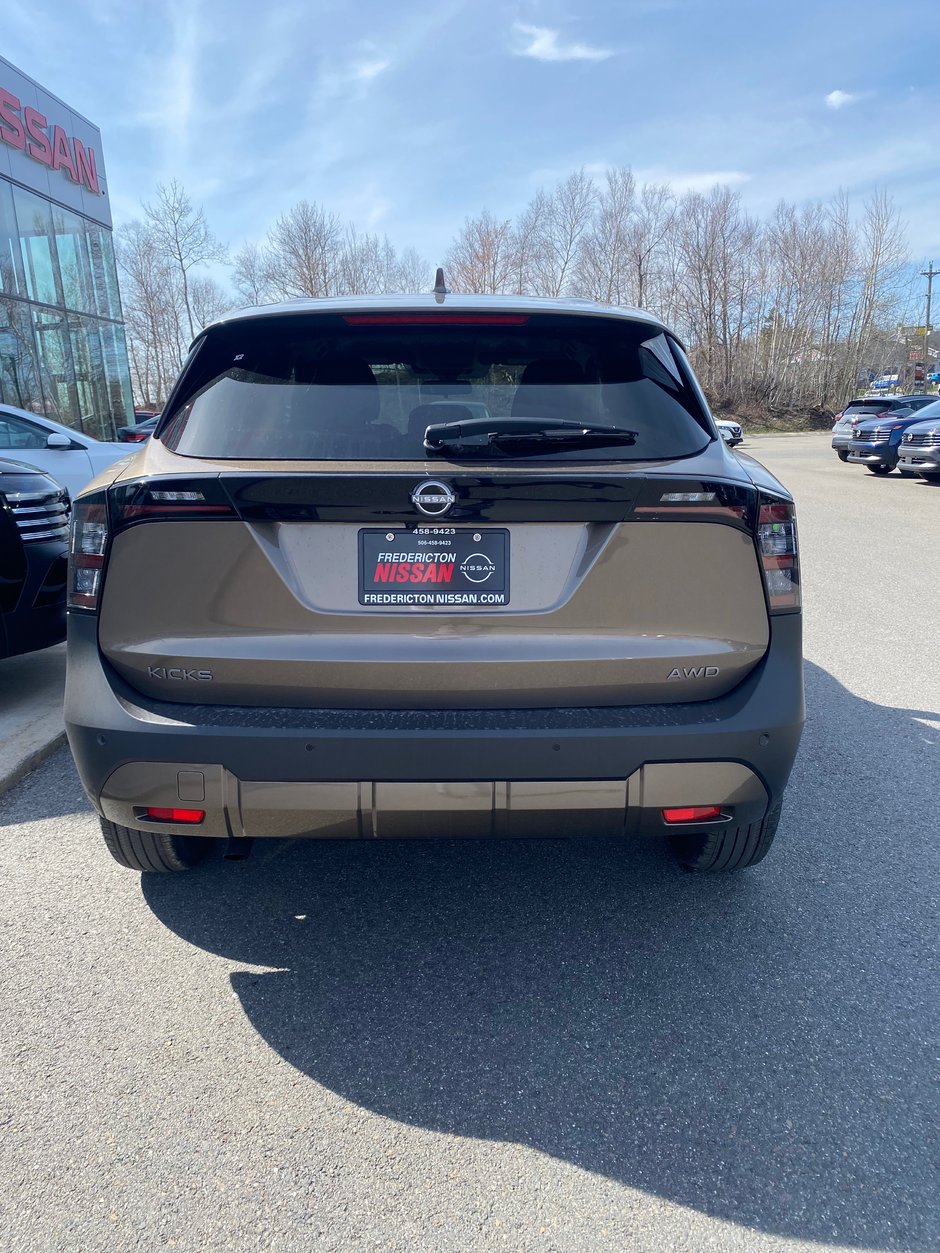 2025 Nissan Kicks SV