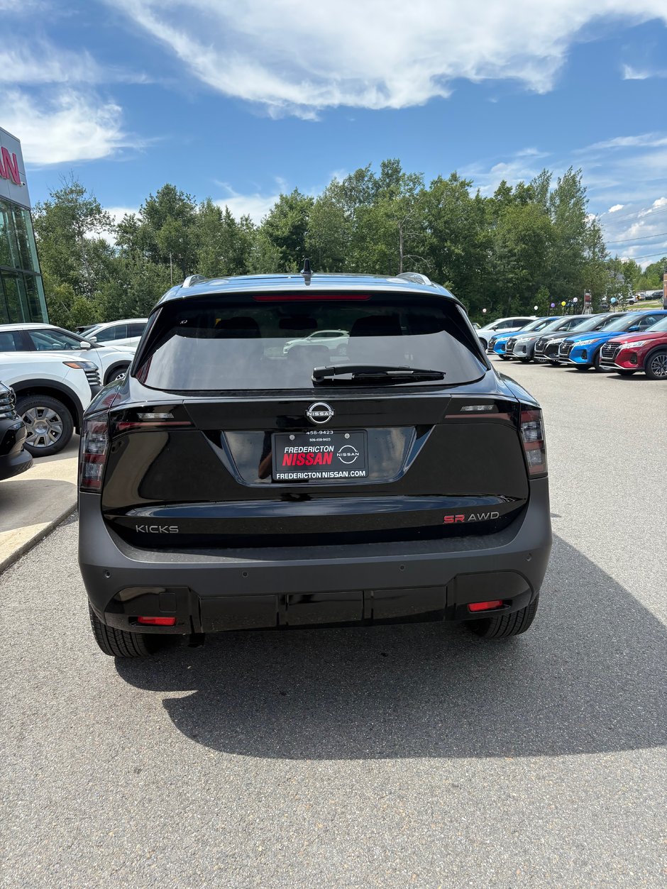 2025 Nissan Kicks SR