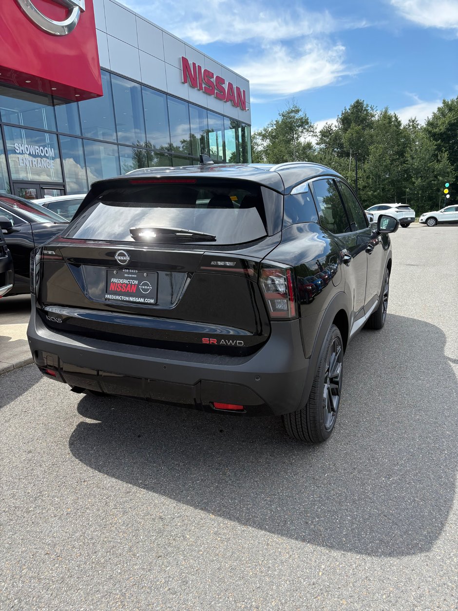 2025 Nissan Kicks SR