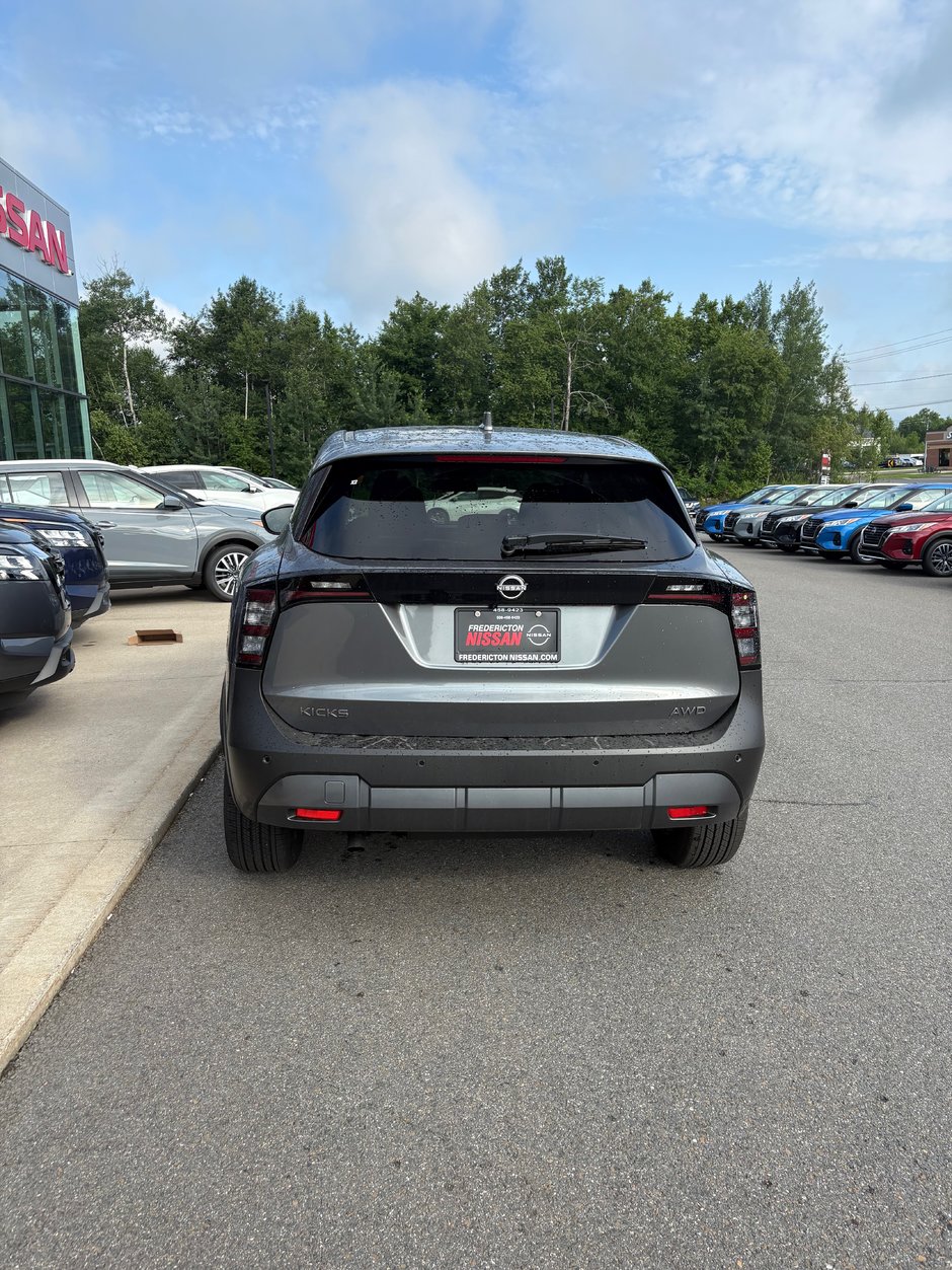 2025 Nissan Kicks SV