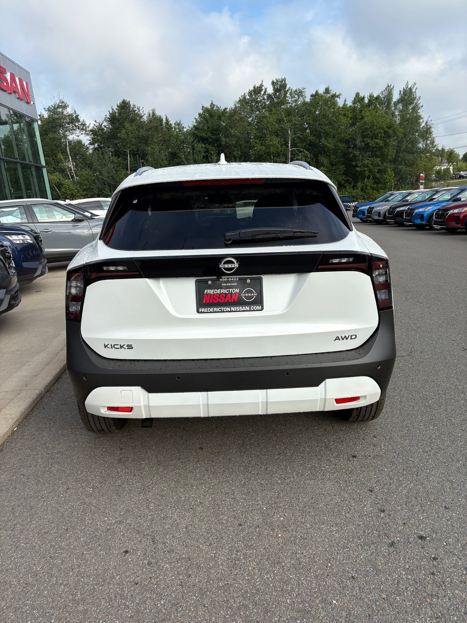 2025 Nissan Kicks SV
