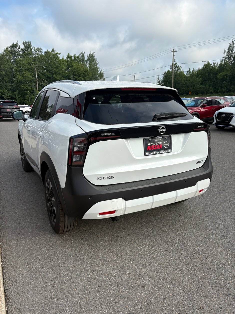 2025 Nissan Kicks SV