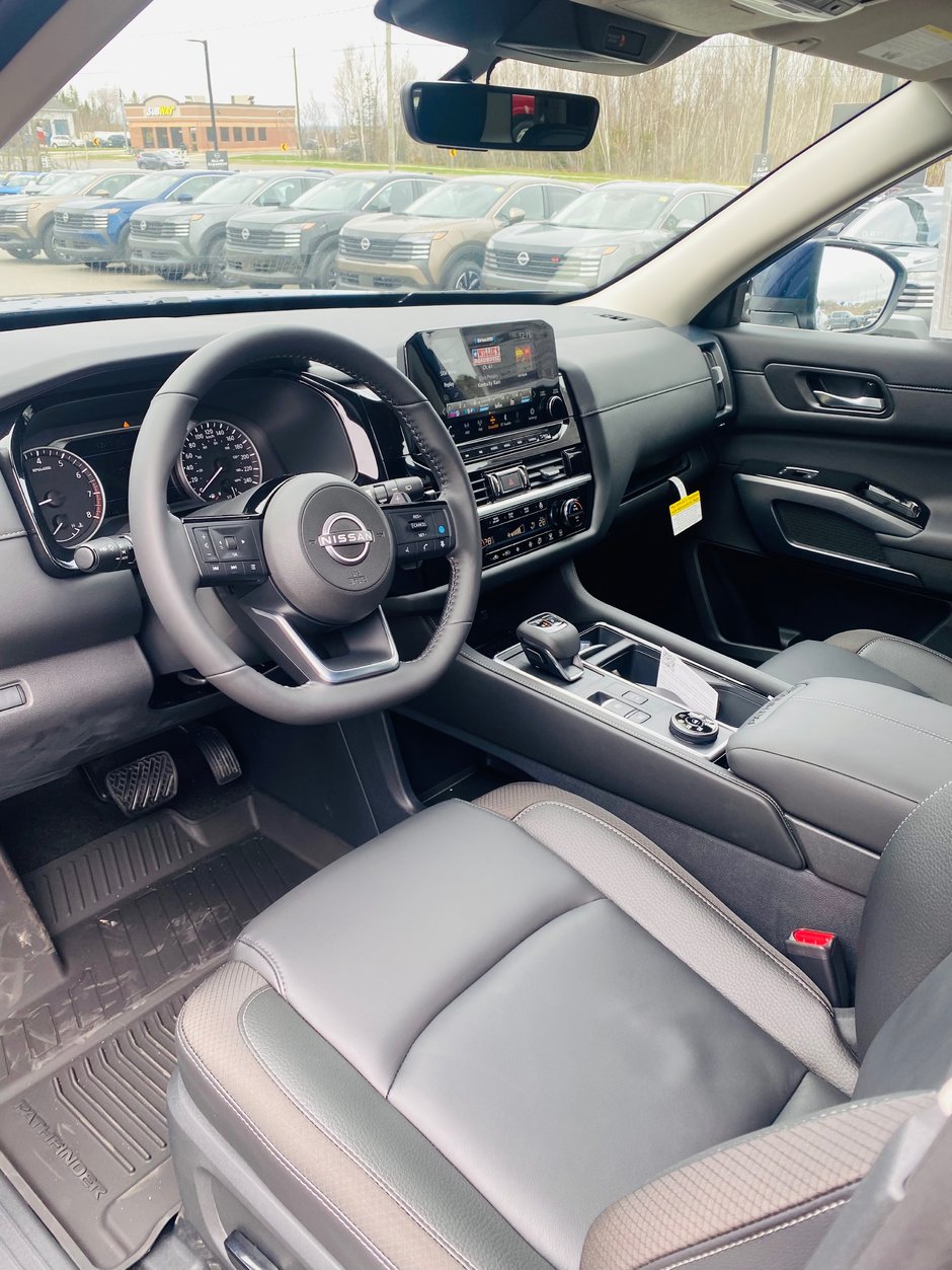 Nissan Pathfinder SL 2025