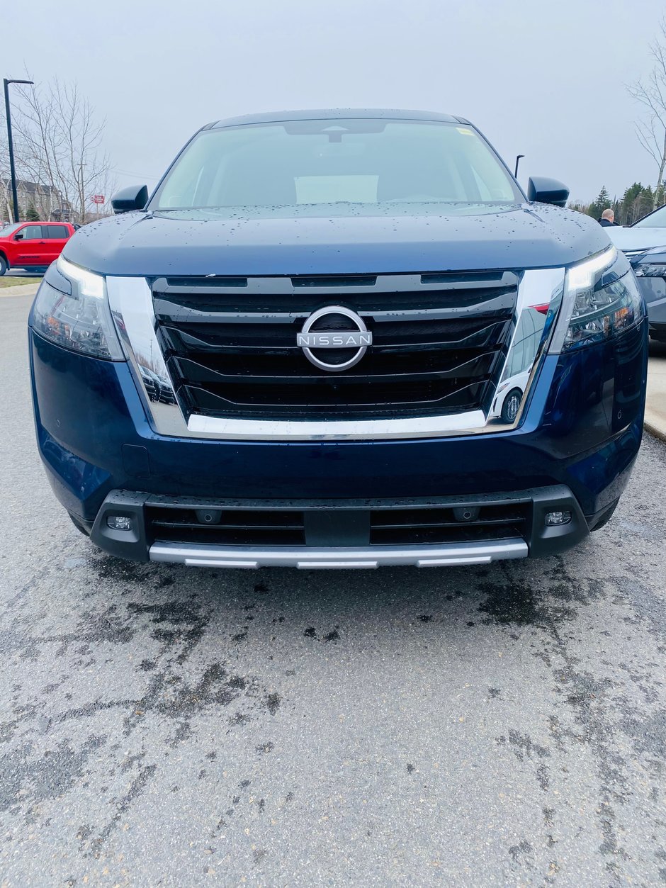 Nissan Pathfinder PLATINUM 2025