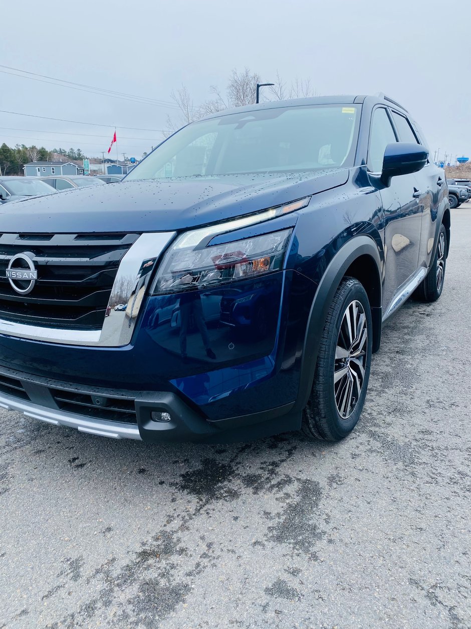 Nissan Pathfinder PLATINUM 2025