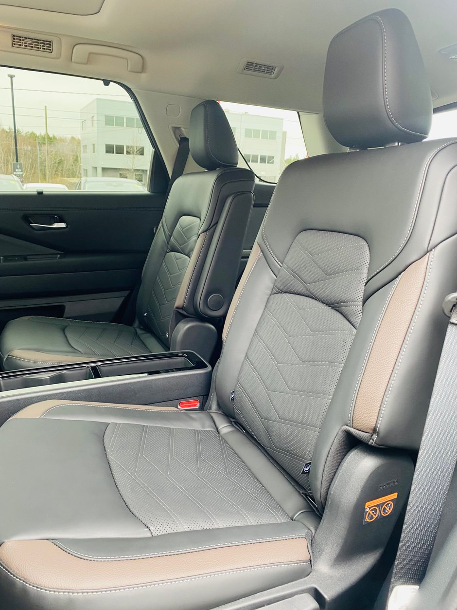 Nissan Pathfinder PLATINUM 2025