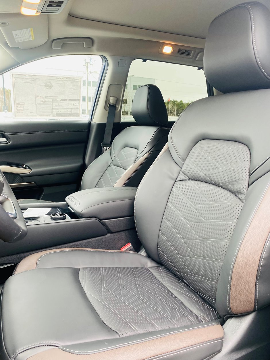 Nissan Pathfinder PLATINUM 2025