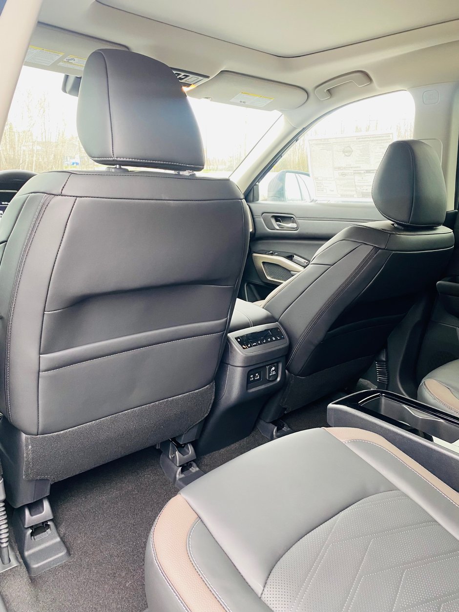 Nissan Pathfinder PLATINUM 2025