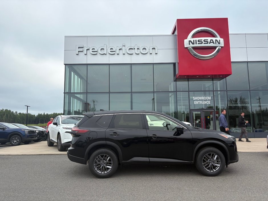 Nissan Rogue S 2025