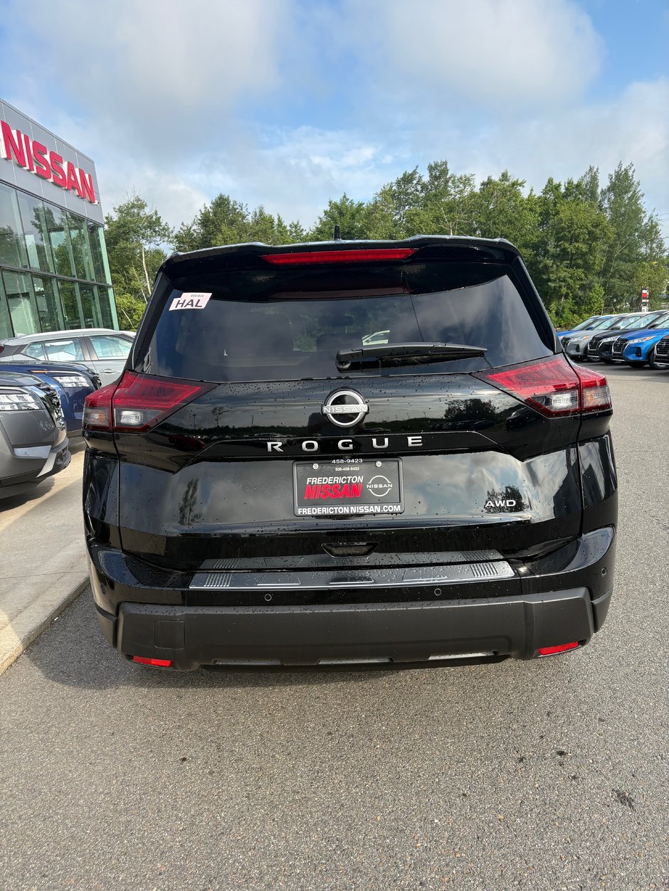 2025 Nissan Rogue SV MOONROOF