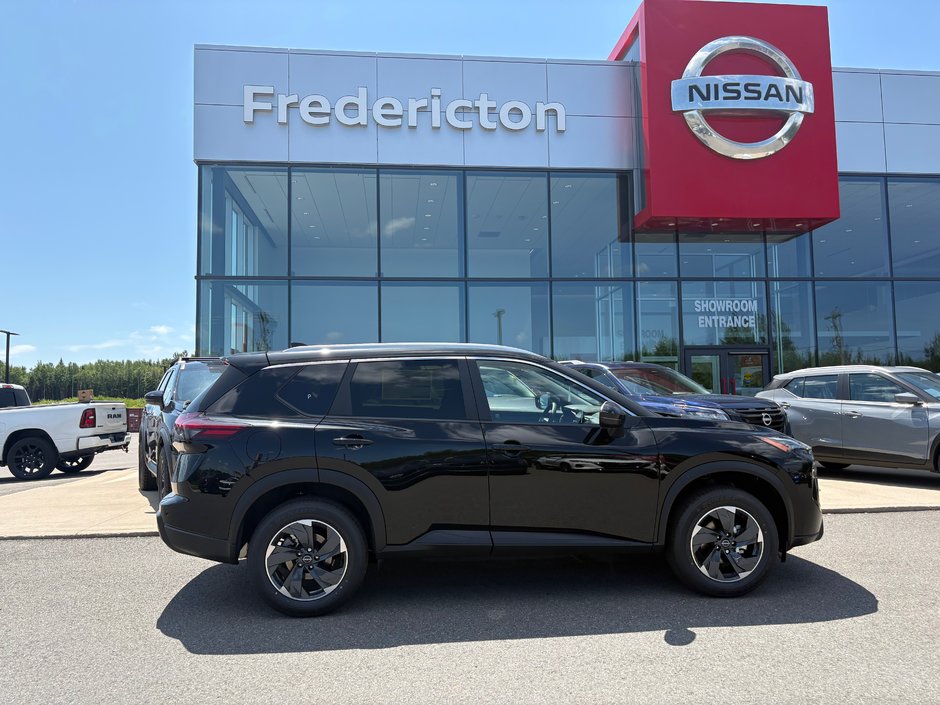2025 Nissan Rogue SV MOONROOF