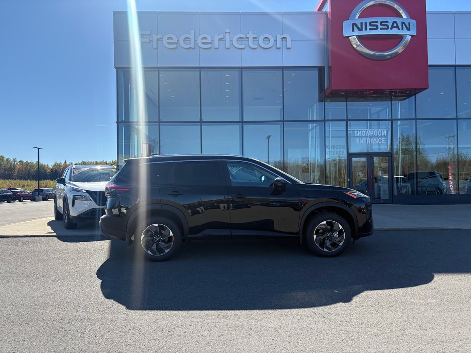 2025 Nissan ROGUE SV MOONROOF