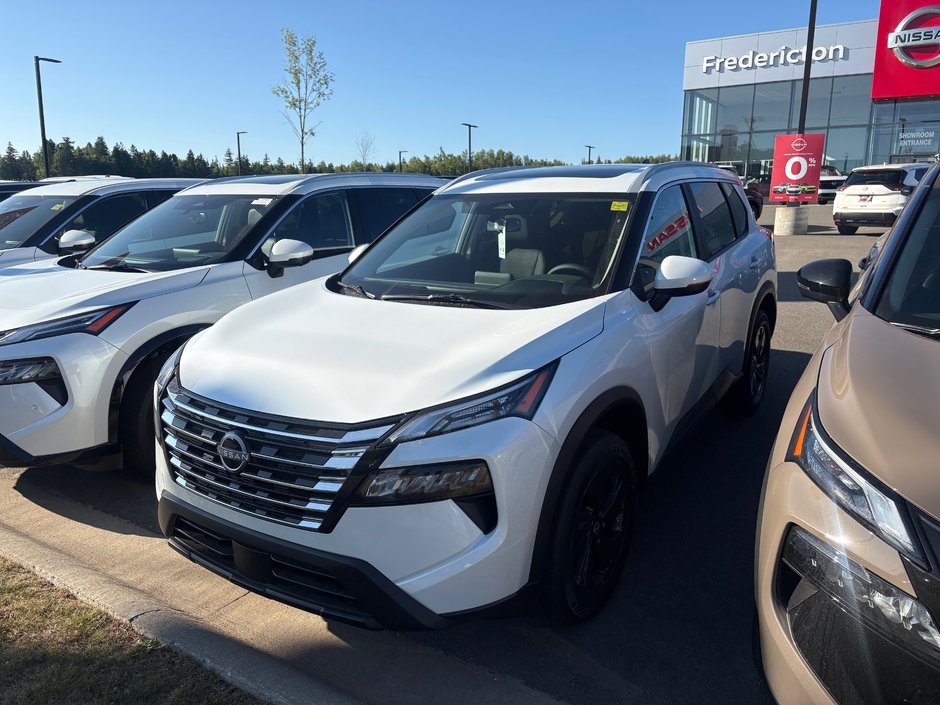 2026 Nissan ROGUE SV MOONROOF