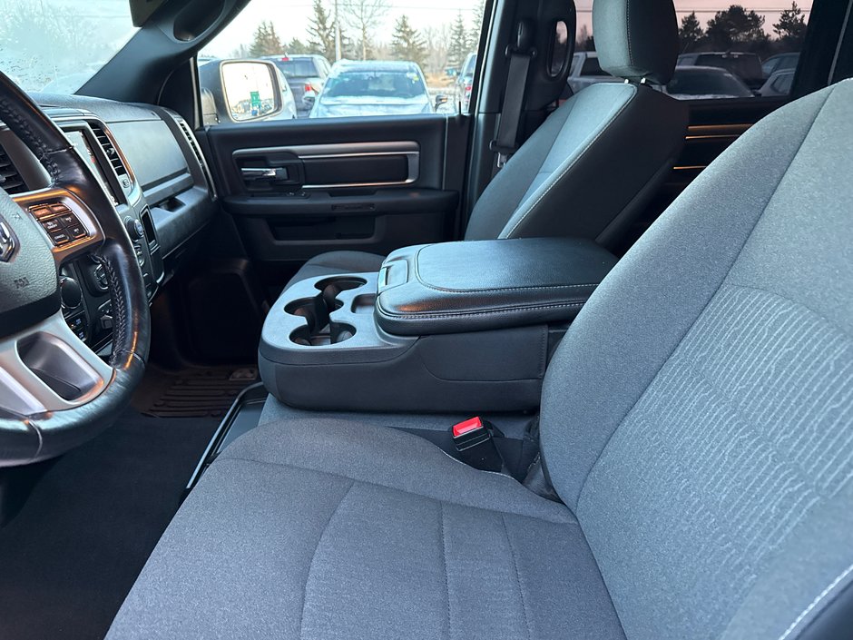 2021 Ram 1500 Classic Warlock V8 hemi two year MVI certified, all trained tires very good condition