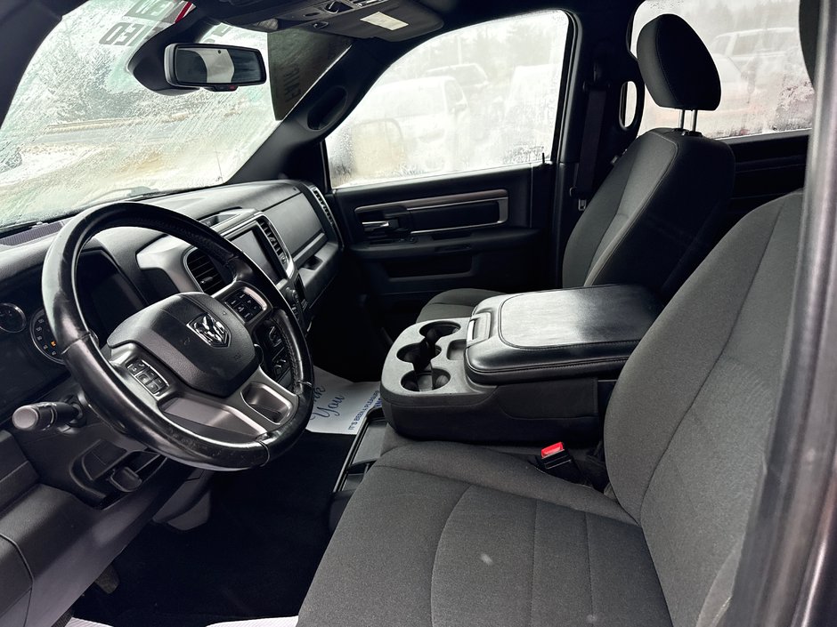 2021 Ram 1500 Classic Warlock Navigation push button start new Al train tires two year new motor vehicle