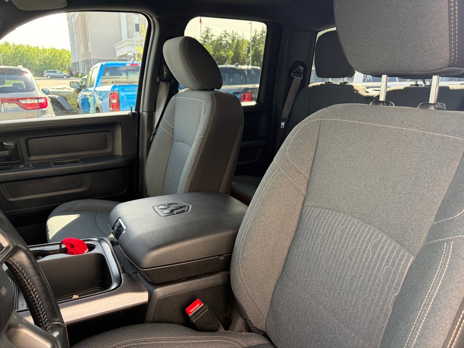 2023 Ram 1500 CLASSIC EXPRESS V6 QUAD CAB IN HARVEST ORANGE! LOW KM!