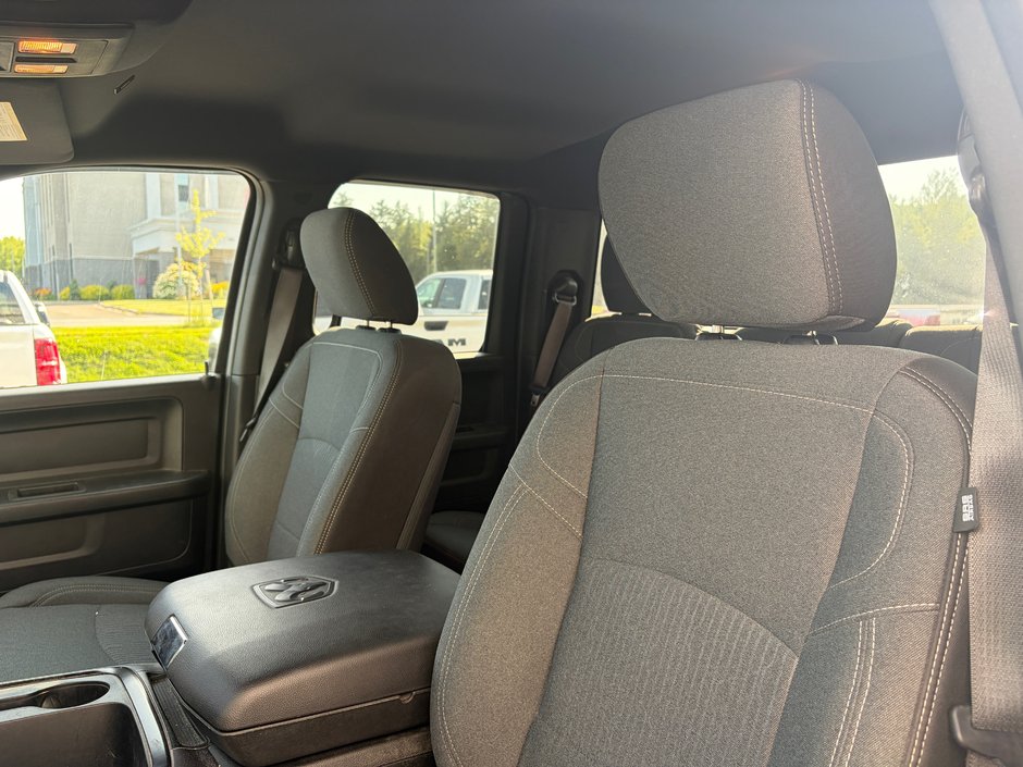 2023 Ram 1500 CLASSIC EXPRESS V6 EXPRESS IN HARVEST ORANGE!