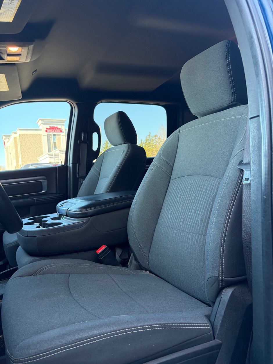 2024 Ram 1500 CLASSIC WARLOCK V6 WARLOCK!