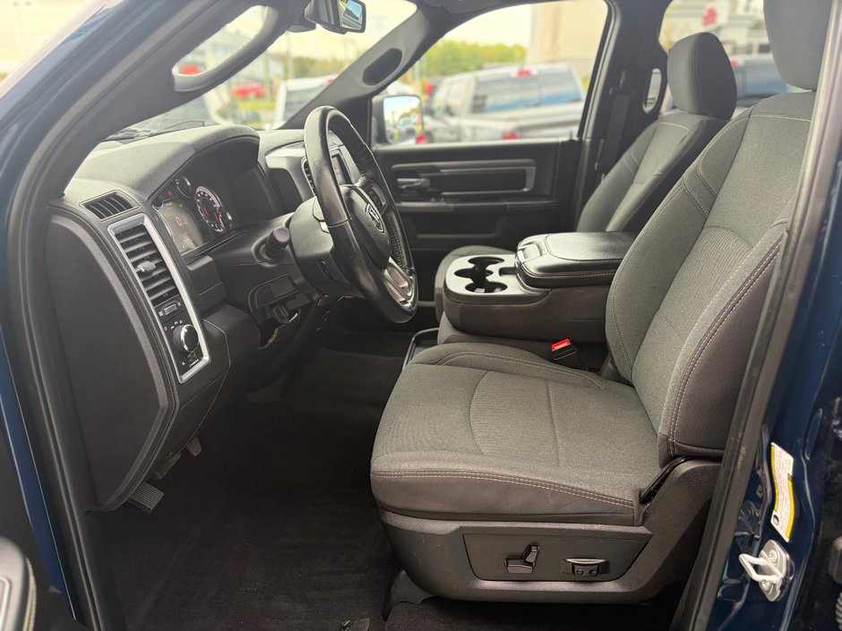 2024 Ram 1500 CLASSIC WARLOCK 3.6L Warlock!