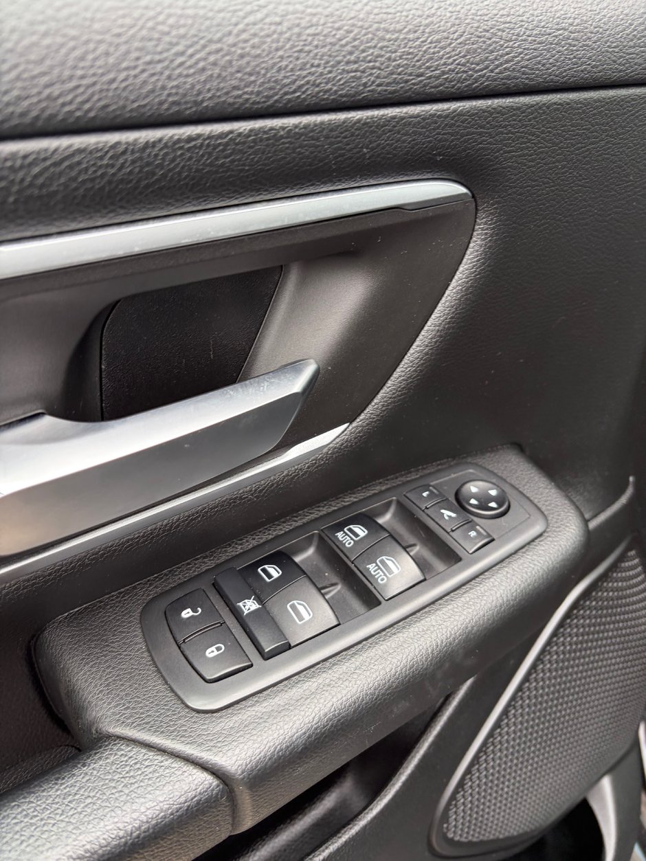 2019 Ram 1500 BIG HORN BIG HORN NIGHT EDITION! NEW TIRES AND BRAKES!