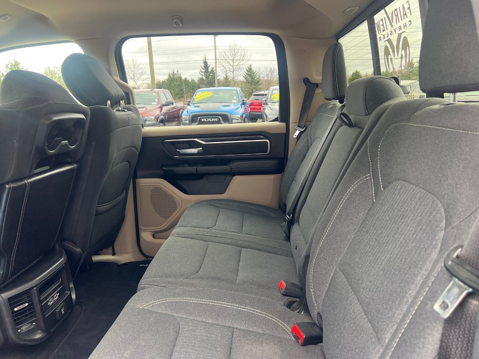 2020 Ram 1500 Big Horn Heated seat heated steering wheel, power seat, sliding window, automatic four-wheel-drive