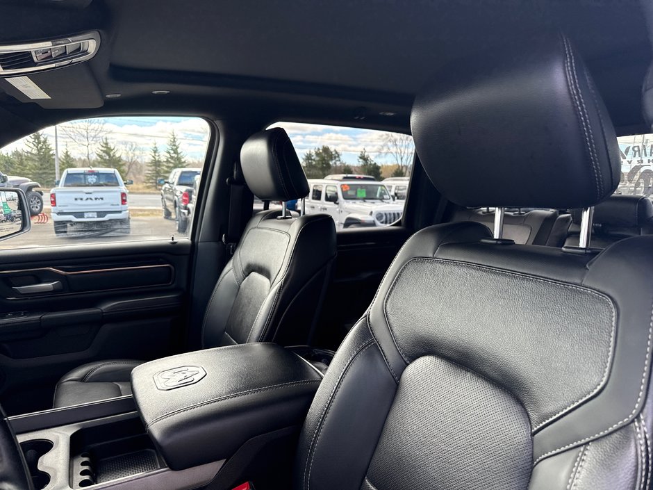 2020 Ram 1500 Sport fully loaded Heated seats, cool seats, full panoramic roof, upgraded tires extended warranty to 140,000 km