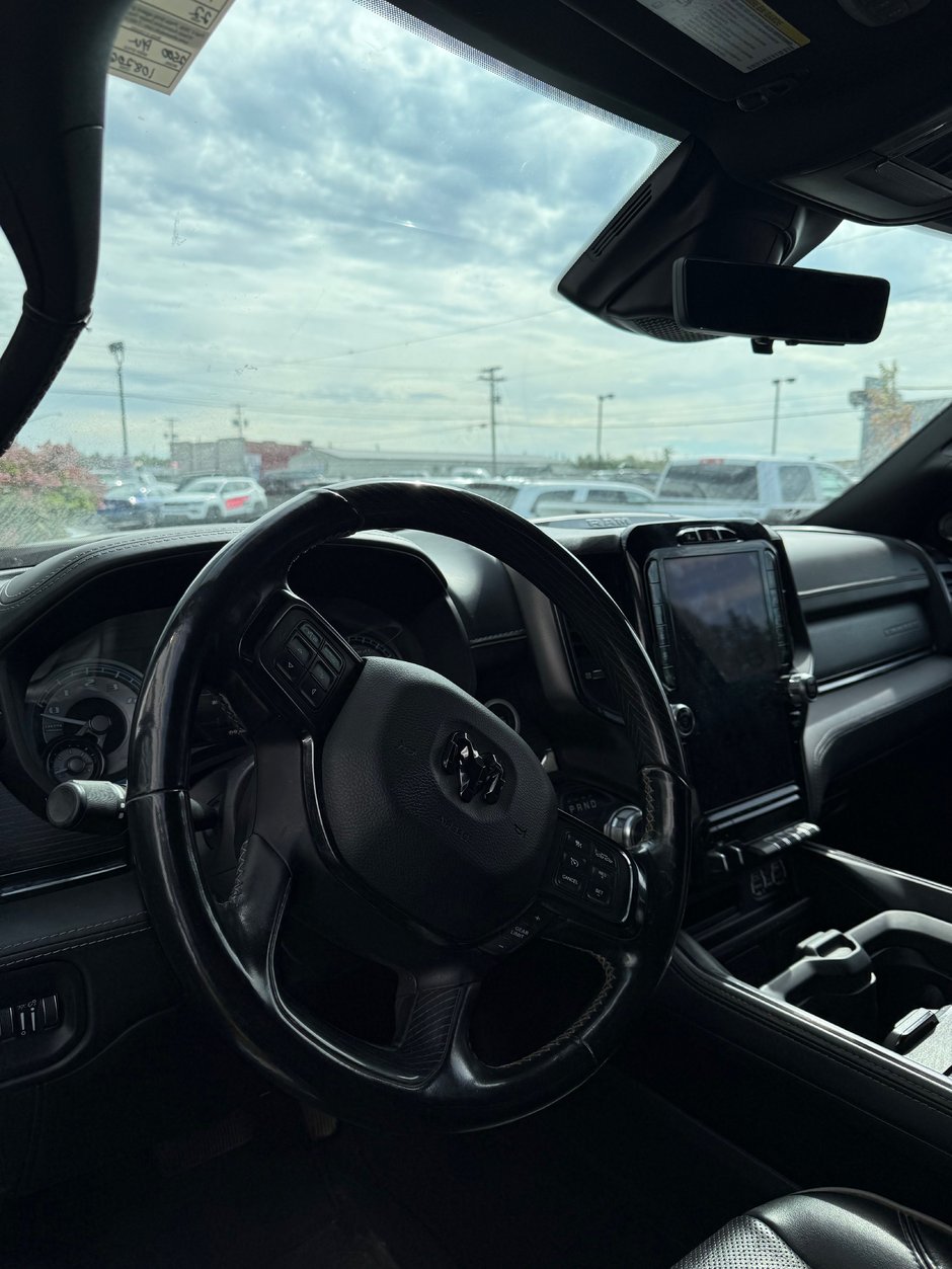 2022 Ram 2500 LIMITED 6.4L HEMI! Limited trim!