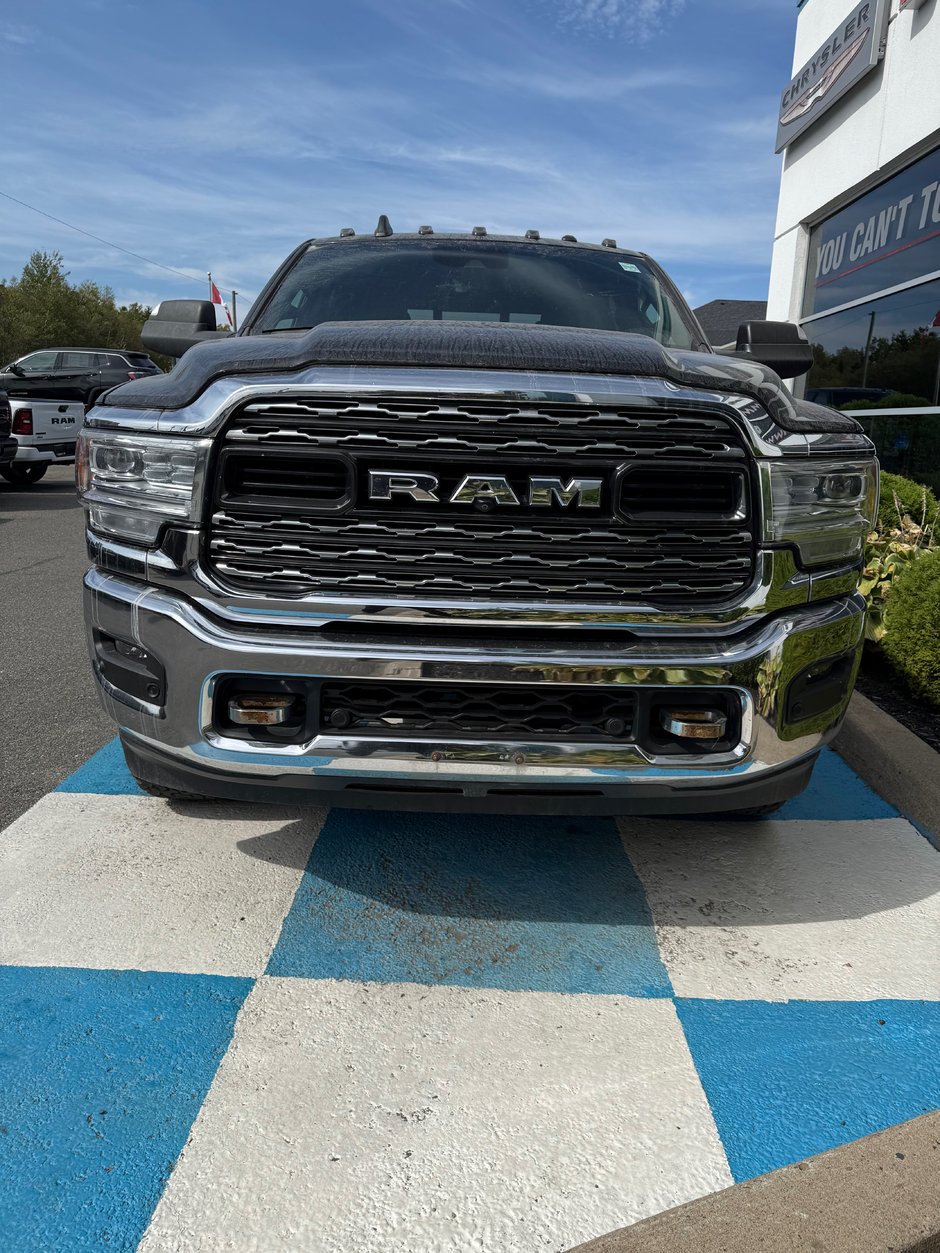2022 Ram 2500 LIMITED 6.4L HEMI! Limited trim!
