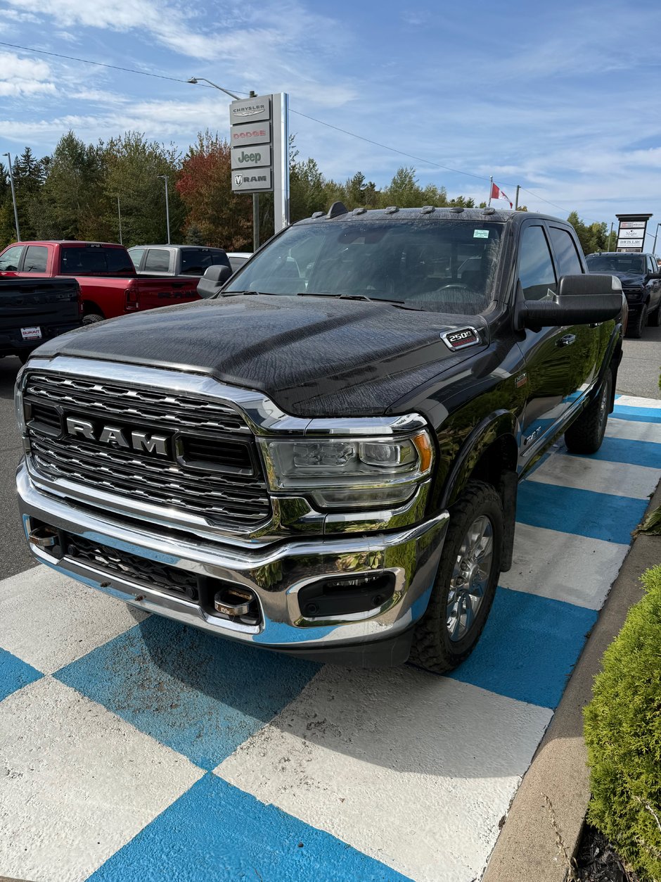 2022 Ram 2500 LIMITED 6.4L HEMI! Limited trim!