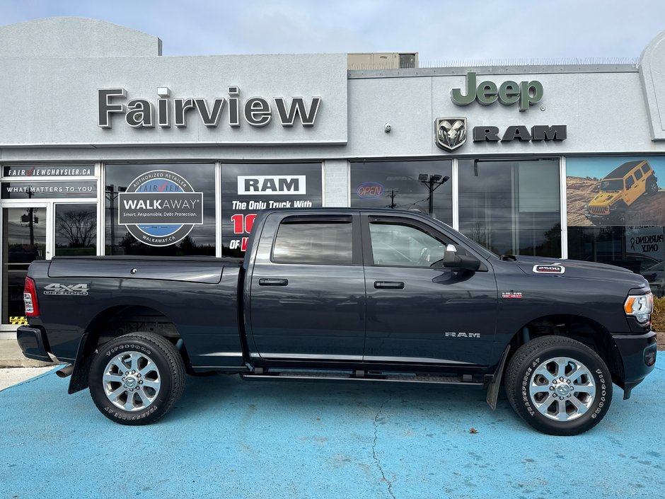 2022 Ram 2500 Big Horn 6.4 L Gas loaded with Ram box, heated seats, heated wheel like new condition