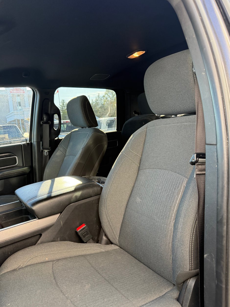 2024 Ram 2500 BIG HORN Local one owner trade!