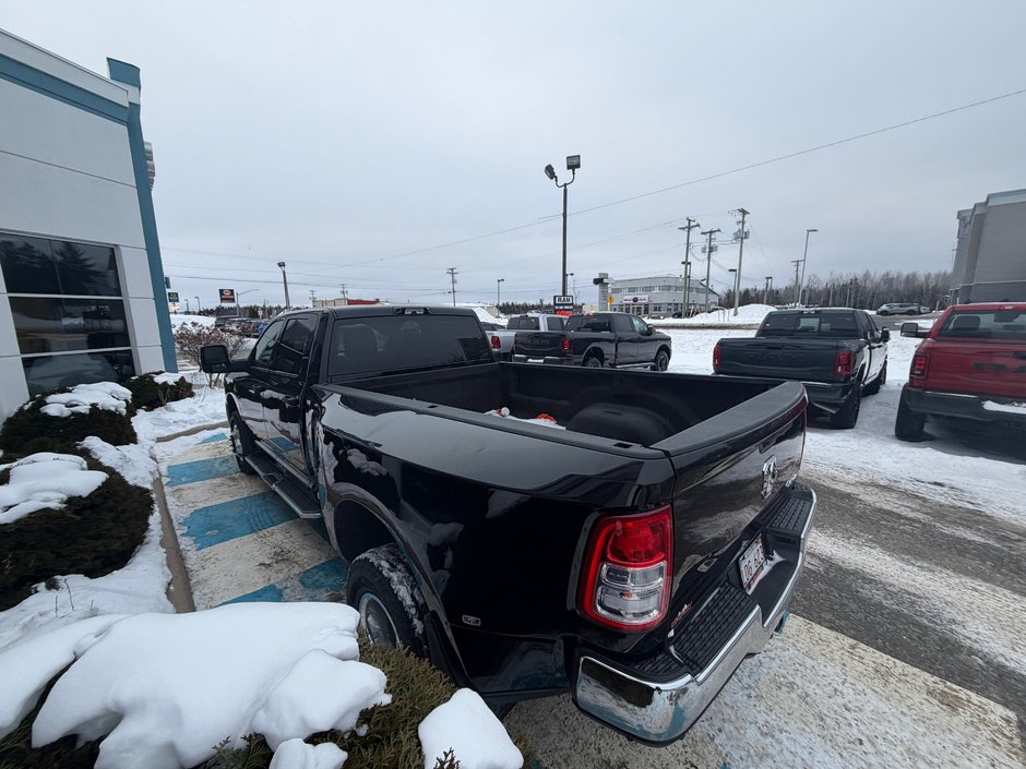 2024 Ram 3500 TRADESMAN DUALLY! CERTIFIED WITH NEW TIRES