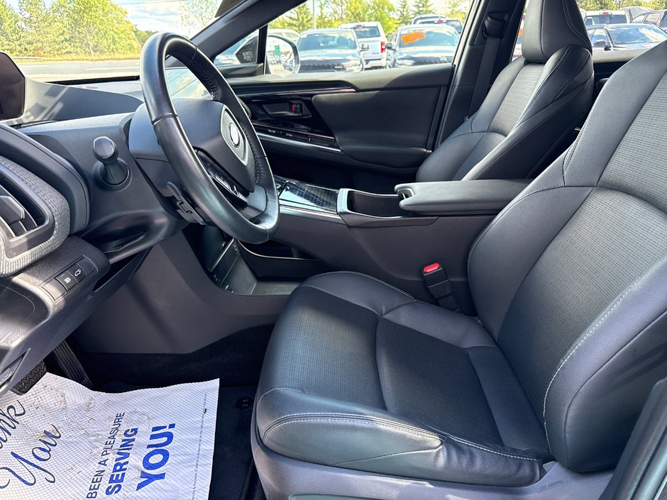 2023 Subaru SOLTERRA Luxury package