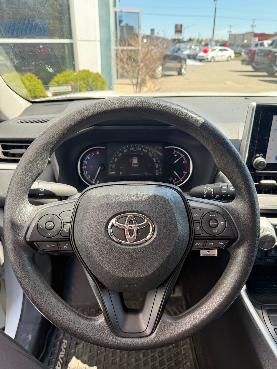 Toyota RAV4 LE 2024