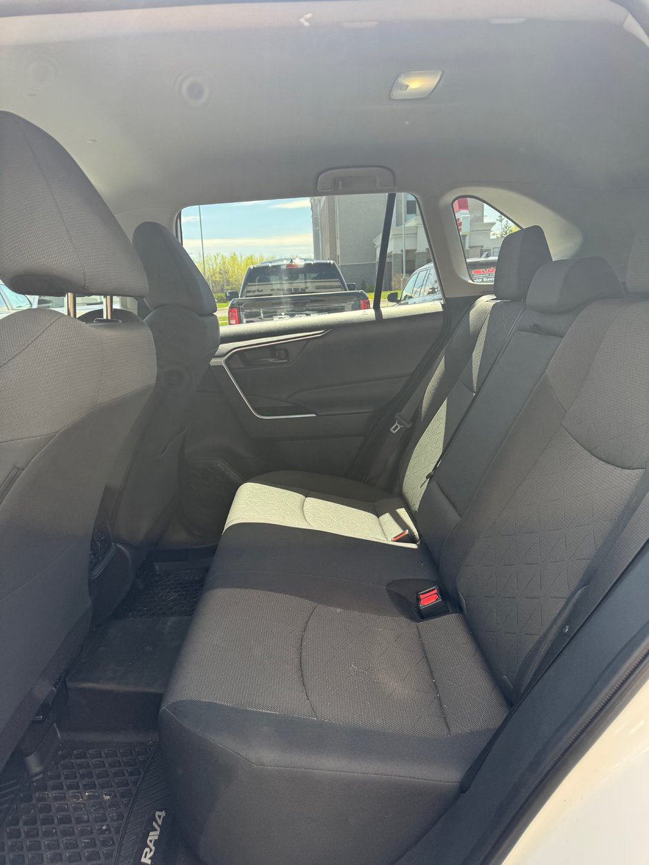 Toyota RAV4 LE 2024