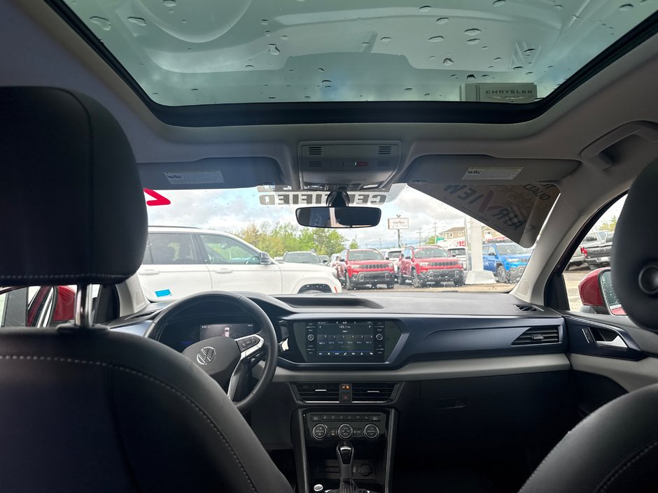 2023 Volkswagen Taos Comfortline Fully loaded with sun and sound  group