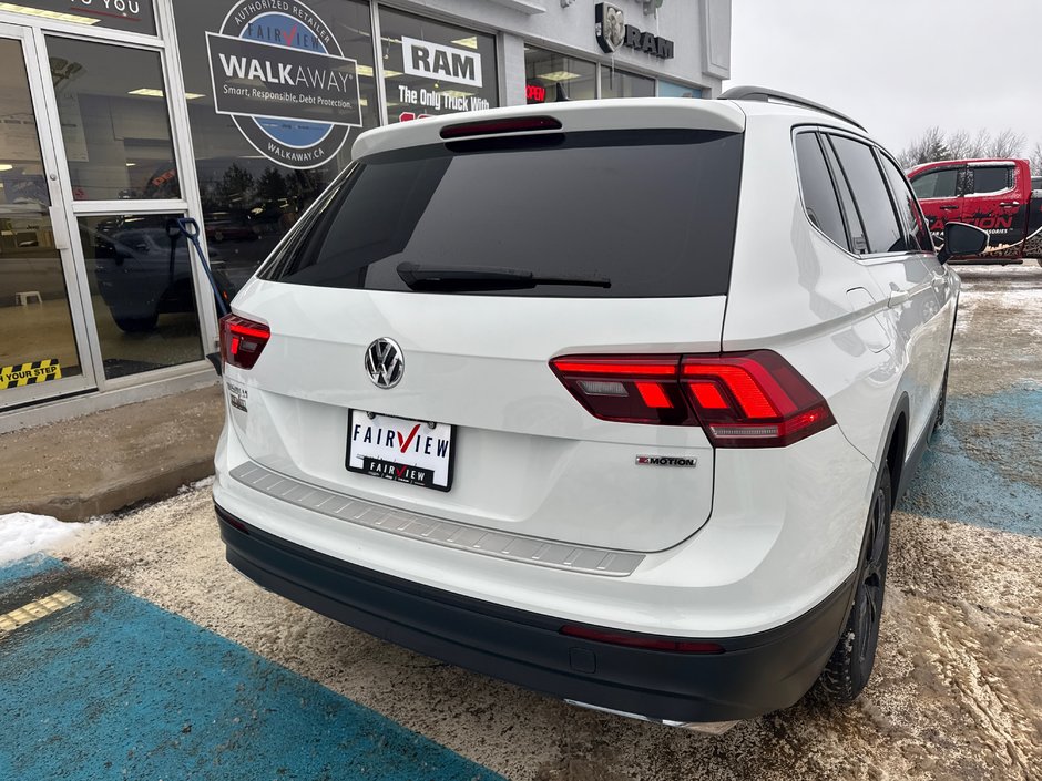 2021 Volkswagen Tiguan Comfort line loaded with leather in amazing condition