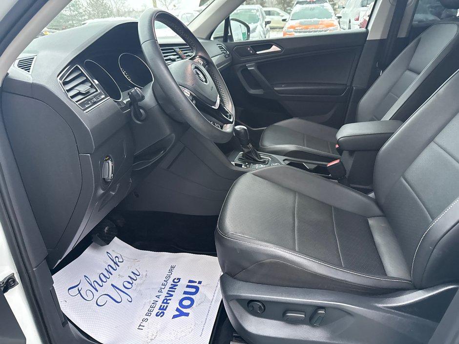 2021 Volkswagen Tiguan Comfort line loaded with leather in amazing condition