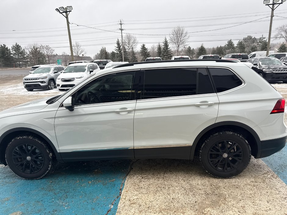 2021 Volkswagen Tiguan Comfort line loaded with leather in amazing condition