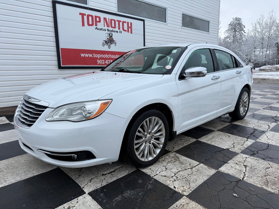 2011 Chrysler 200 Limited, keyless entry, backup camera, Bluetooth in Kentville, Nova Scotia