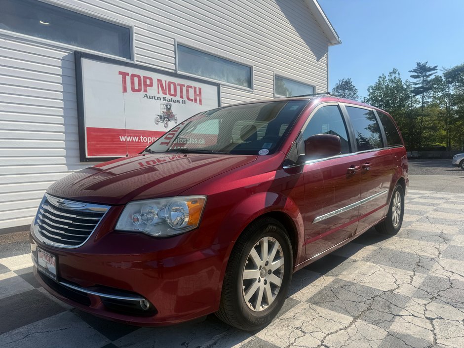 2011 Chrysler TOWN & COUNTRY Touring, keyless entry, Cruise control, Bluetooth in Kentville, Nova Scotia