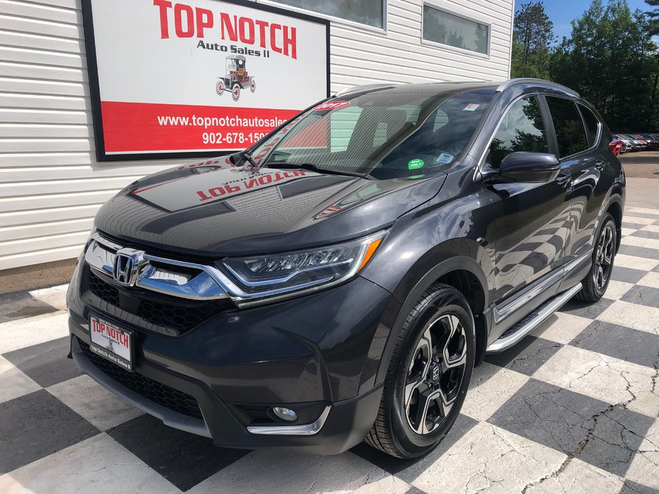2017 Honda CR-V Touring - Sunroof, Reverse Camera, Leather Seats in COLDBROOK, Nova Scotia - 1 - w320h240px